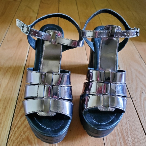 Sandal - Picture 2 of 6